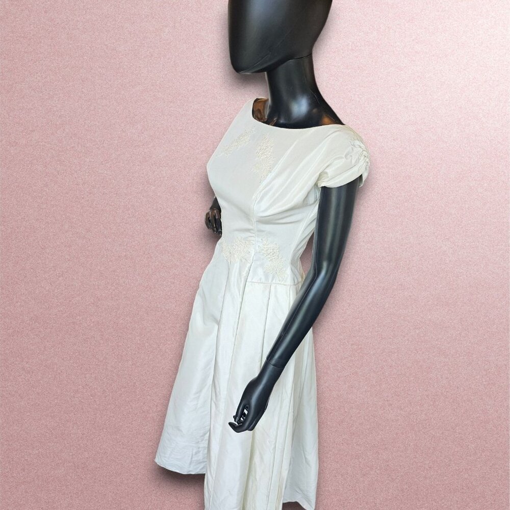 Vintage 50's Ivory Taffeta Cap Sleeve Wedding Gown - Picture 3 of 8